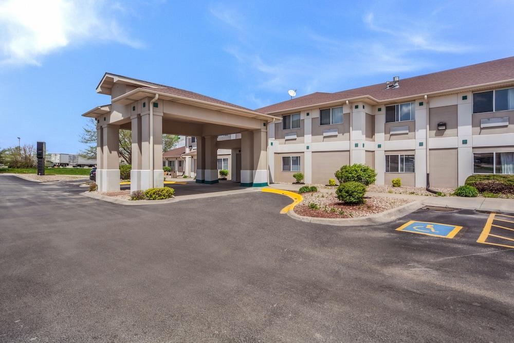 Quality Inn & Suites West Omaha - Ne Linclon Exterior photo
