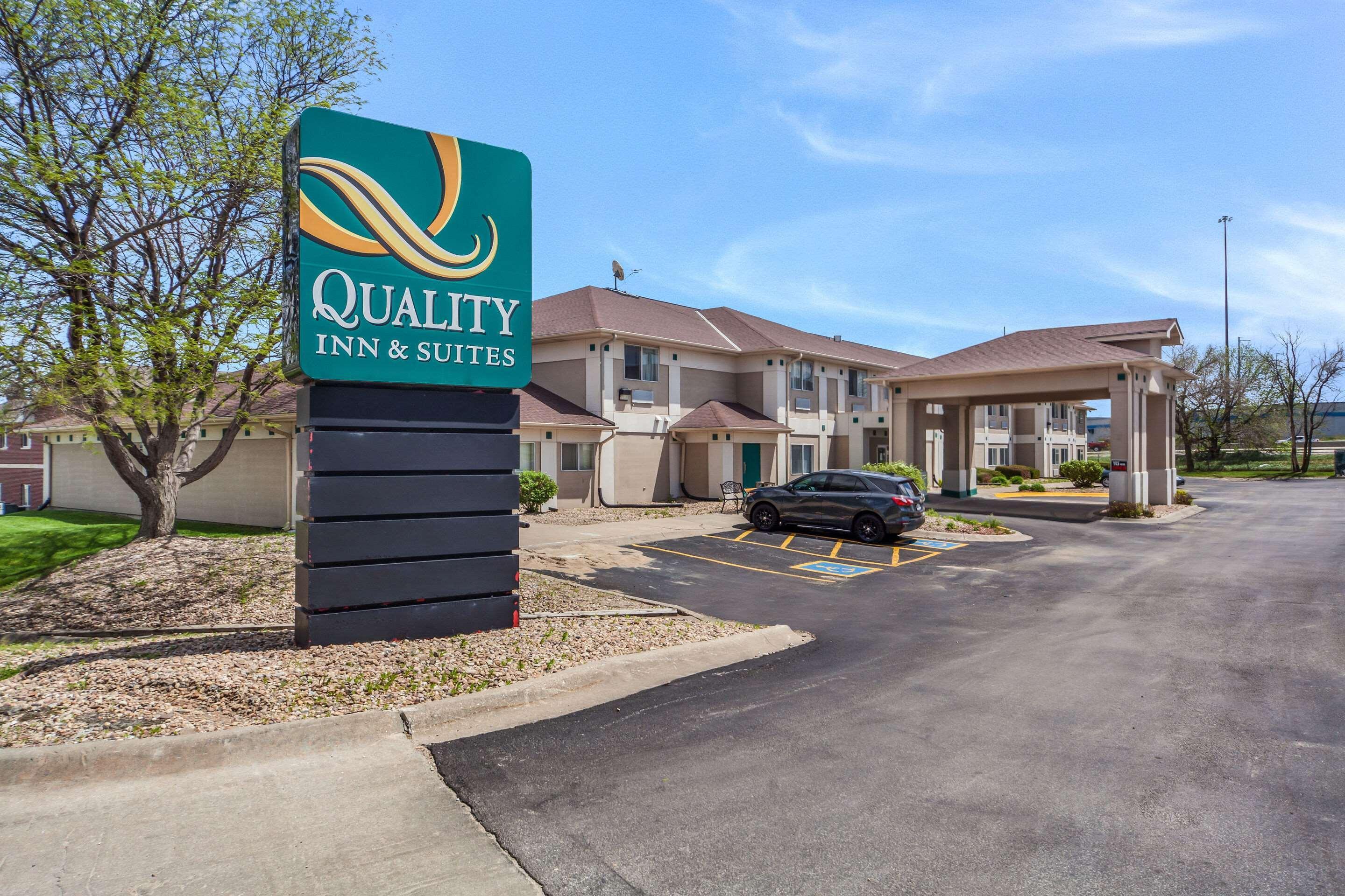 Quality Inn & Suites West Omaha - Ne Linclon Exterior photo